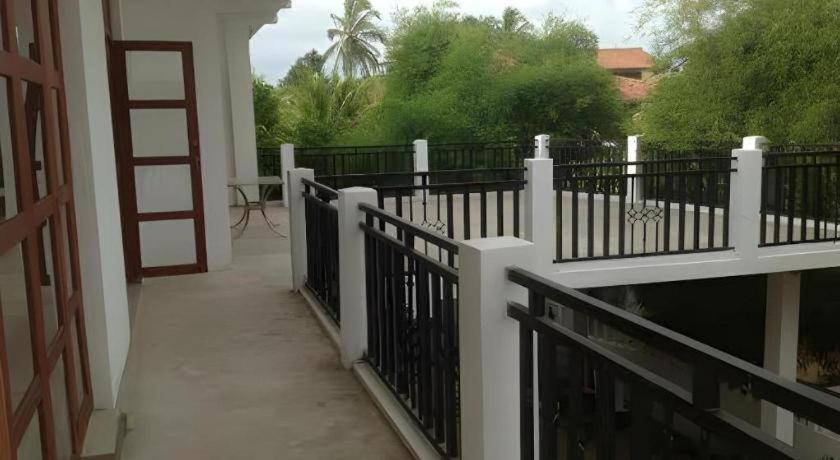 Araliya Blue Beach View Hotel Kudapaduwa Ngoại thất bức ảnh