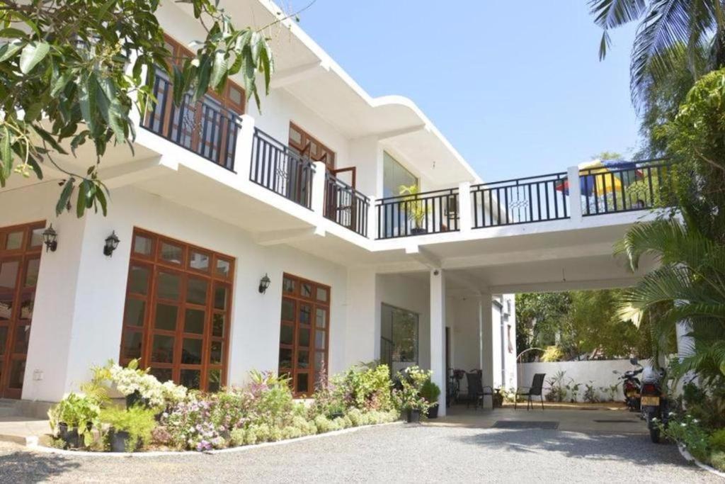 Araliya Blue Beach View Hotel Kudapaduwa Ngoại thất bức ảnh