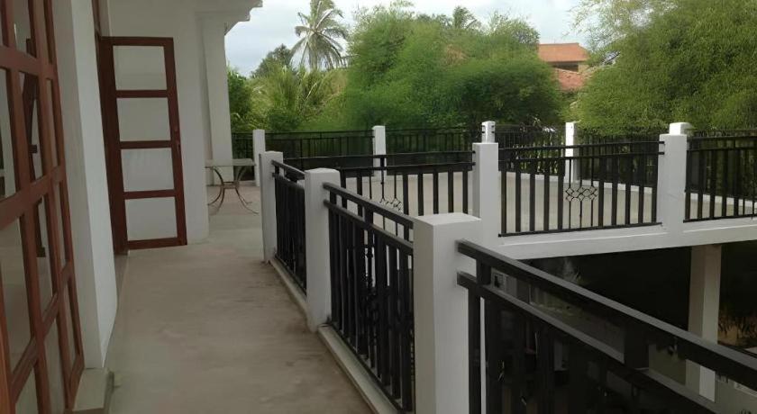 Araliya Blue Beach View Hotel Kudapaduwa Ngoại thất bức ảnh